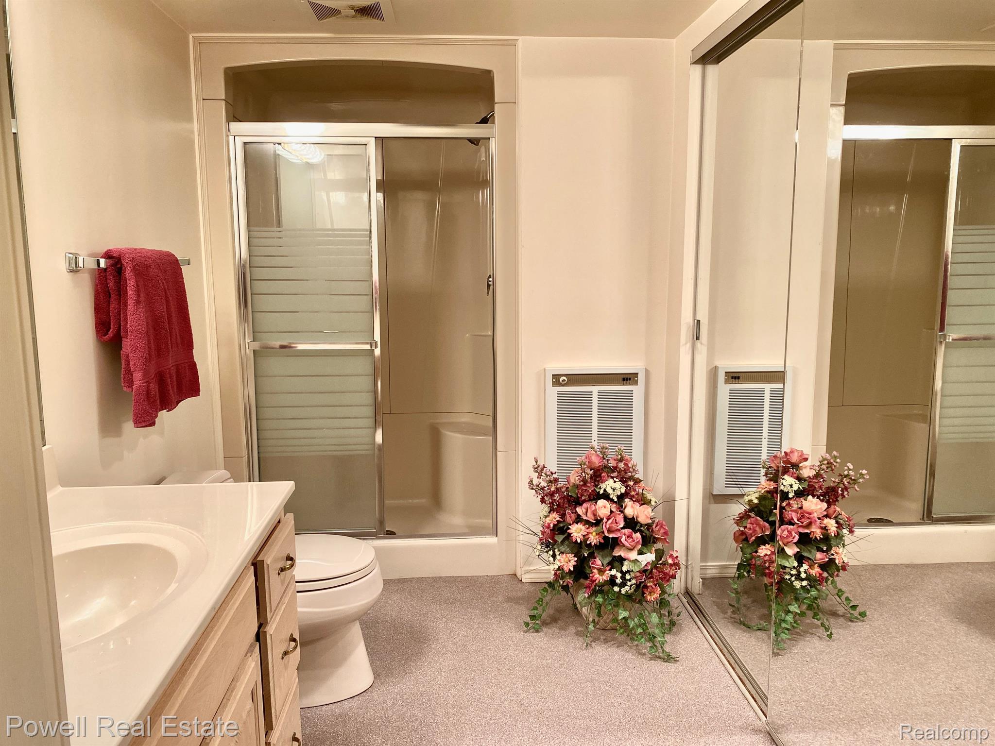 20027 Wayne Road Livonia, MI 48152 - Photo 35 of 40 LOWER LEVEL - Full bath