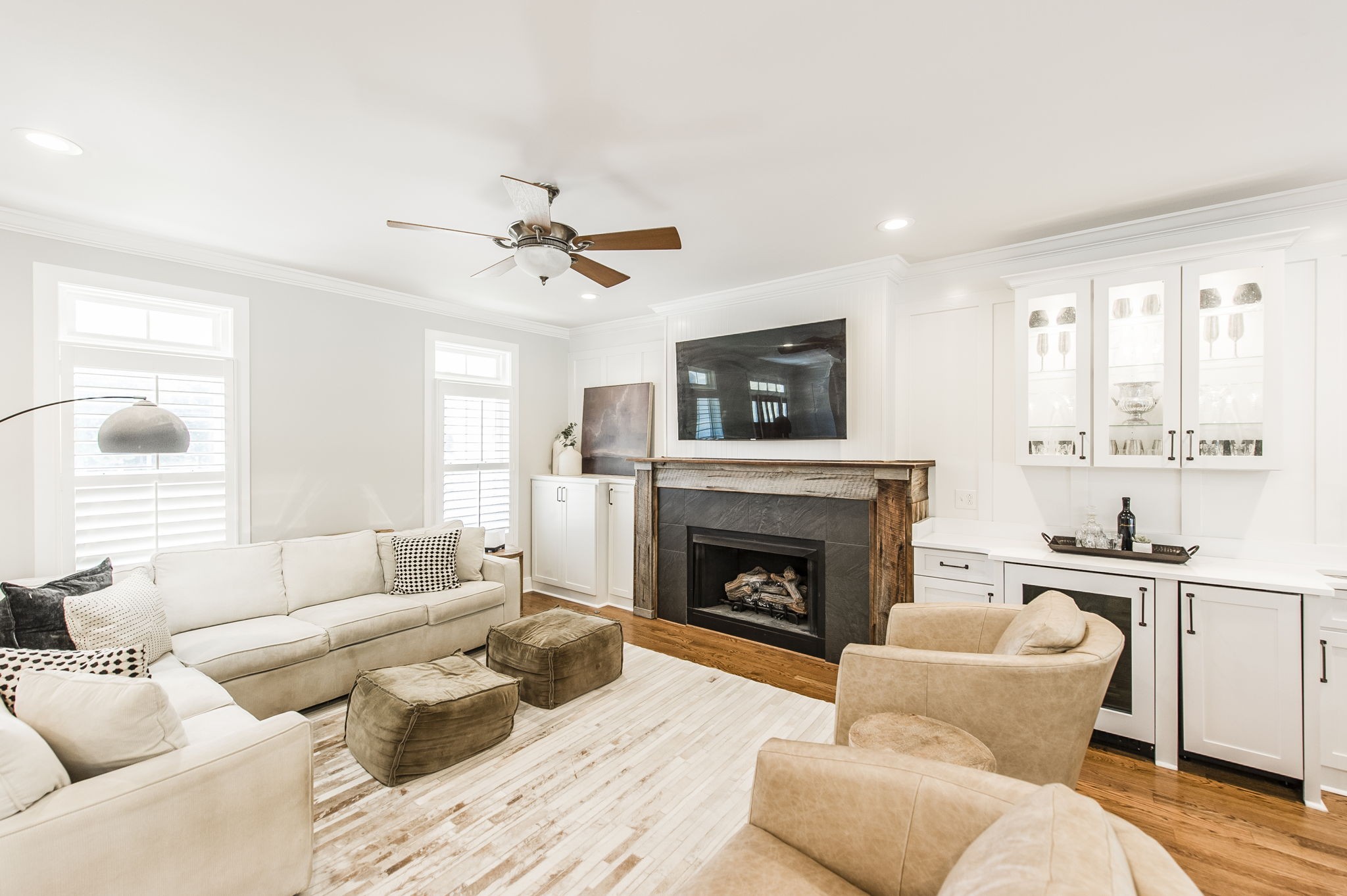 1956 Lake Road Greenbrier, TN 37073 - Photo 8 of 70 a living room with furniture and a fireplace