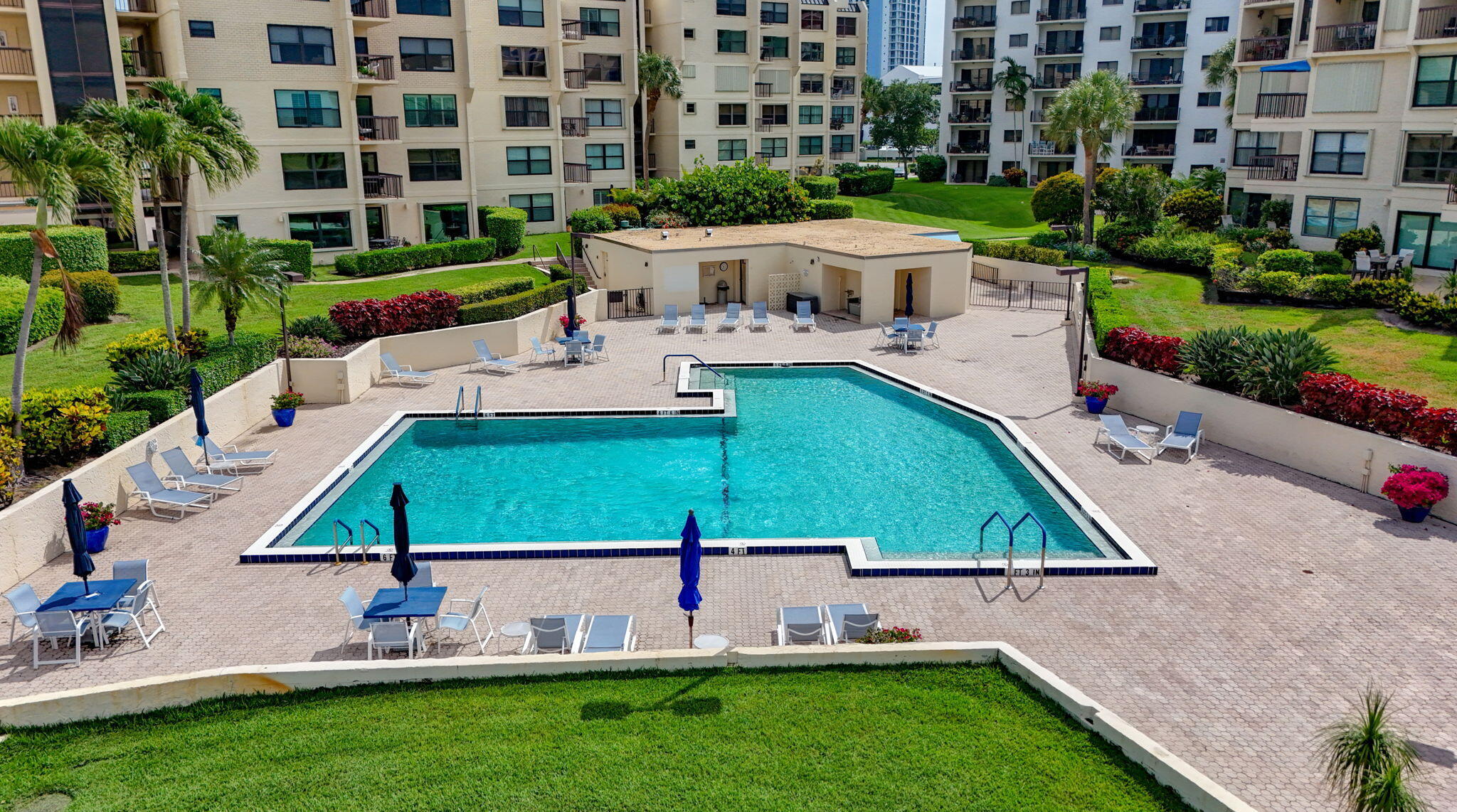 364 Golfview Road, Unit 506 North Palm Beach, FL 33408 - Photo 66 of 68 Pool