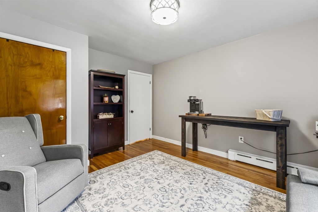 337 Lepes Road Somerset, MA 02726 - Photo 17 of 29 a living room with furniture