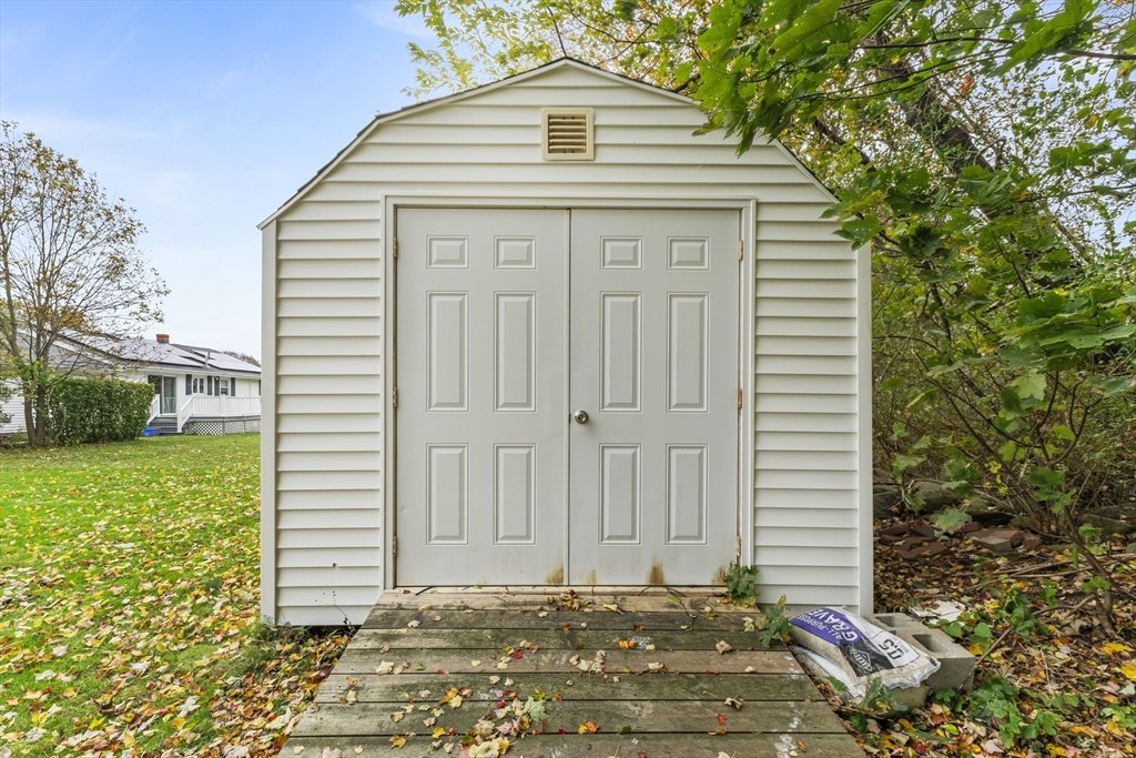 337 Lepes Road Somerset, MA 02726 - Photo 28 of 29 a front view of a house