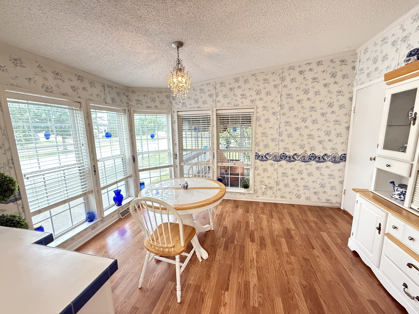 69 Petunia Circle Matteson, IL 60443 - Photo 15 of 25 a living room with furniture and a flat screen tv