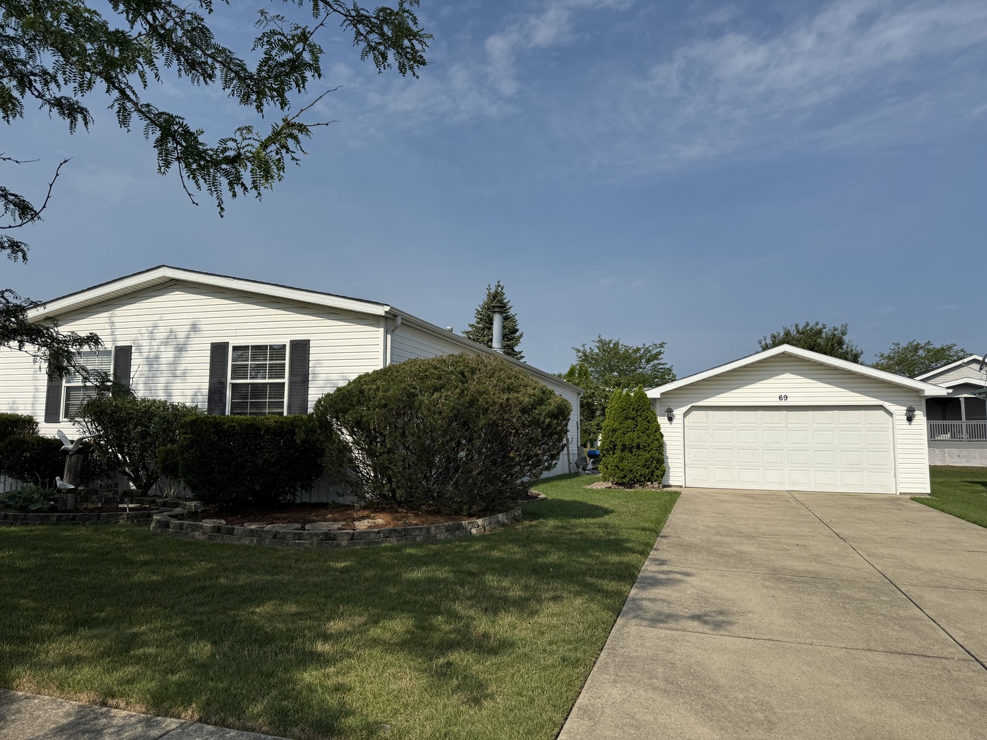 69 Petunia Circle Matteson, IL 60443 - Photo 23 of 25 a front view of a house with a garden