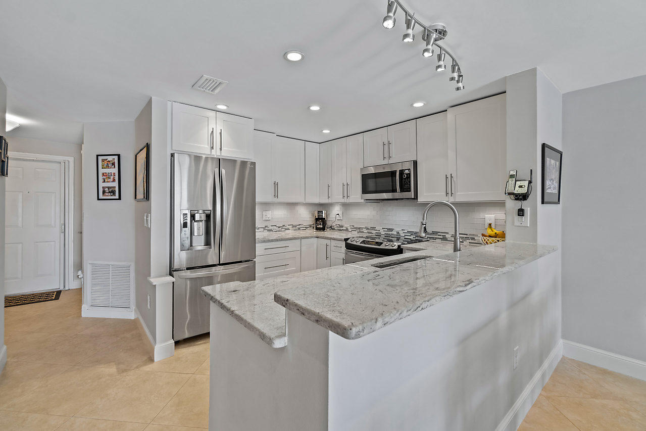 908 Jeffery Street Boca Raton, FL 33487 - Photo 12 of 41 012-908JefferyStreet-BocaRaton-FL-small