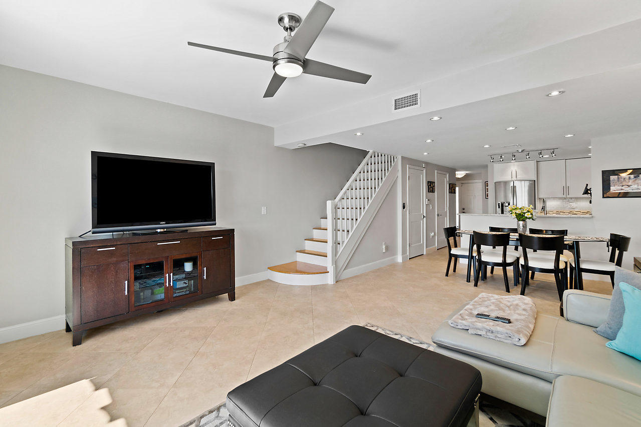 908 Jeffery Street Boca Raton, FL 33487 - Photo 6 of 41 006-908JefferyStreet-BocaRaton-FL-small