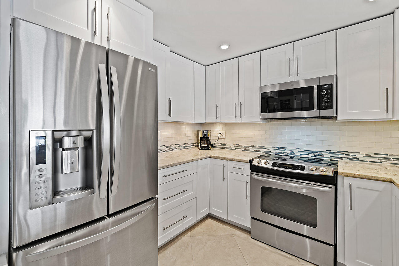 908 Jeffery Street Boca Raton, FL 33487 - Photo 9 of 41 009-908JefferyStreet-BocaRaton-FL-small