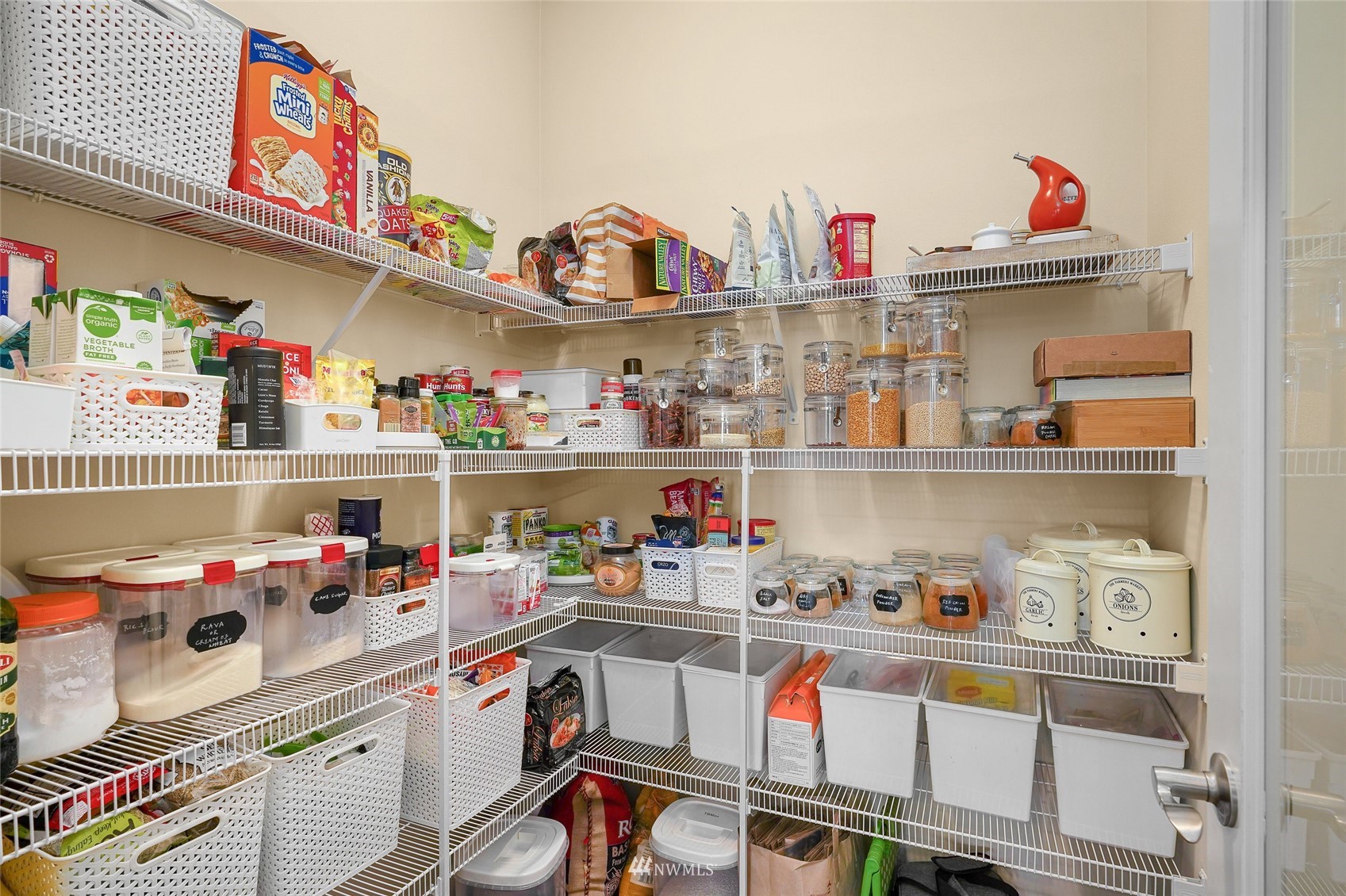 532 Ludwig Road Snohomish, WA 98290 - Photo 20 of 40 a room with storage and utility