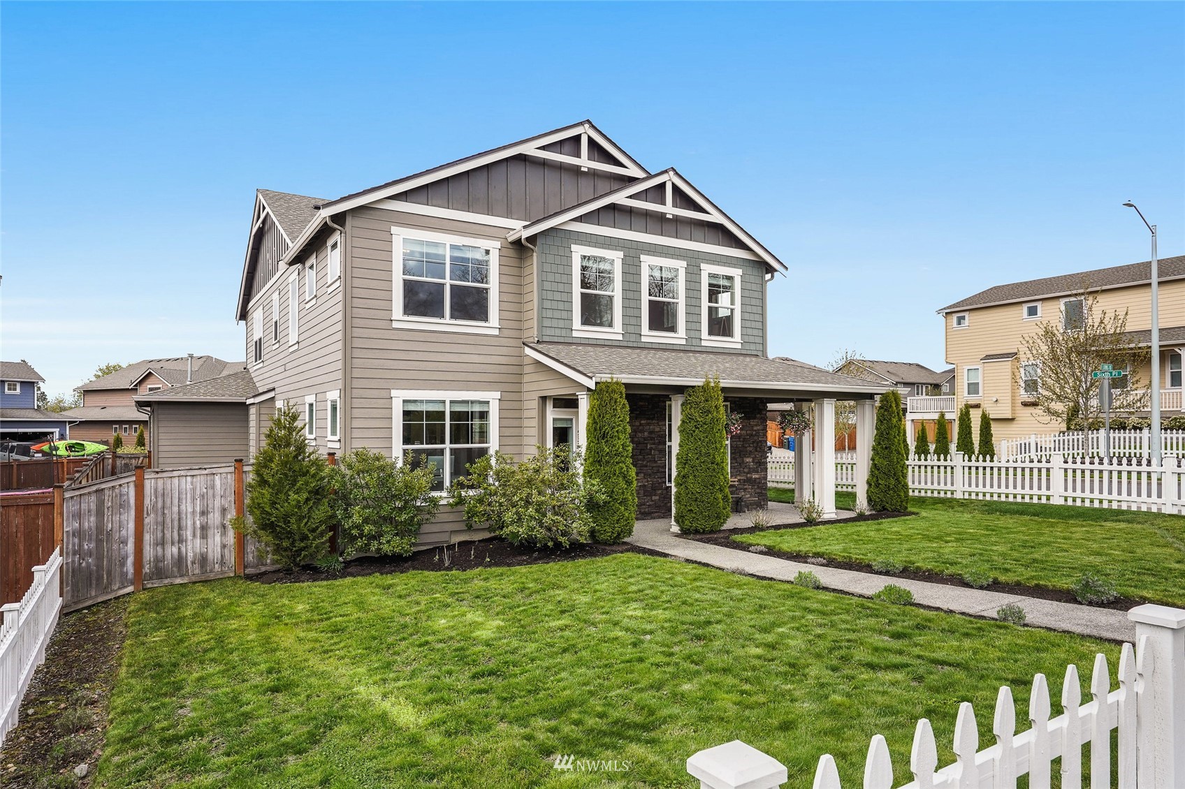 532 Ludwig Road Snohomish, WA 98290 - Photo 2 of 40 a front view of a house with a yard