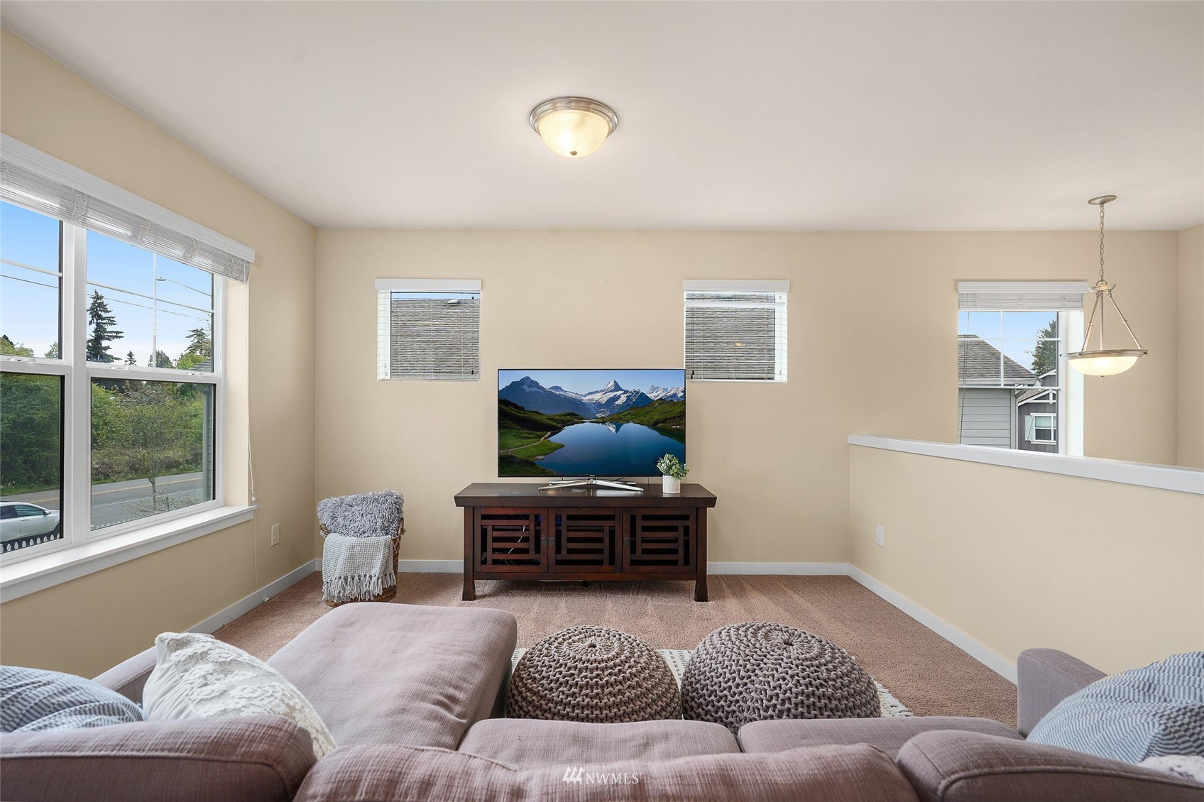 532 Ludwig Road Snohomish, WA 98290 - Photo 25 of 40 a living room with furniture and a window