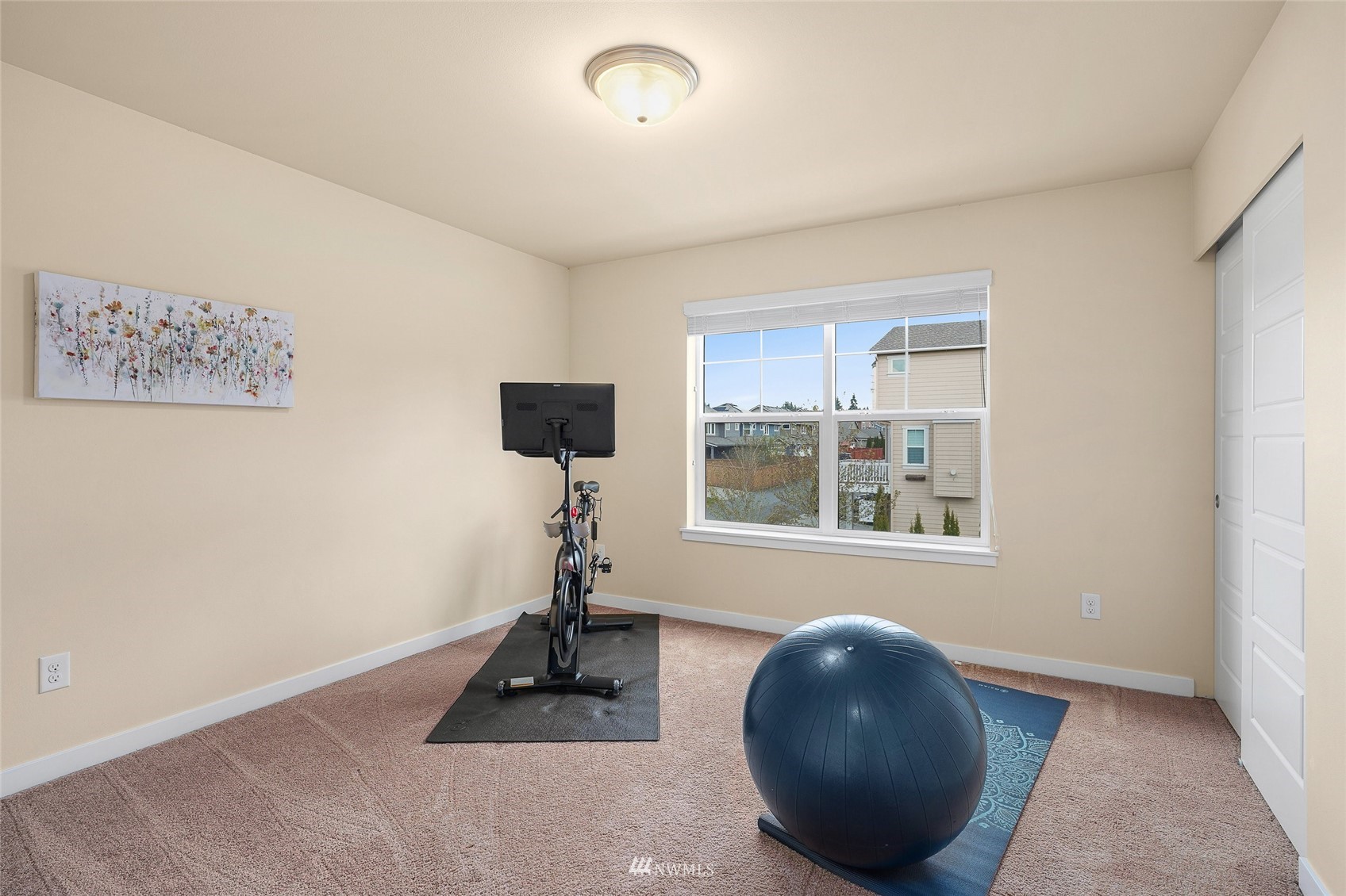 532 Ludwig Road Snohomish, WA 98290 - Photo 35 of 40 a room with furniture and windows