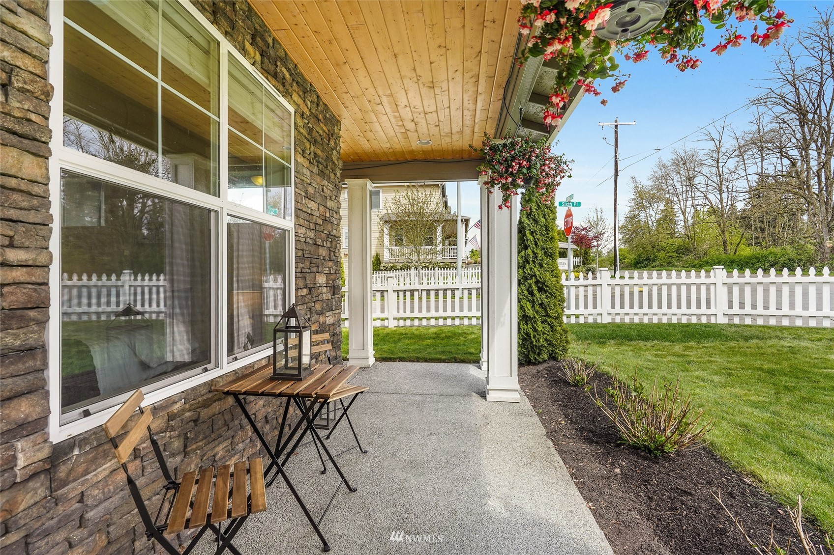 532 Ludwig Road Snohomish, WA 98290 - Photo 4 of 40 a view of an chair and table in the porch