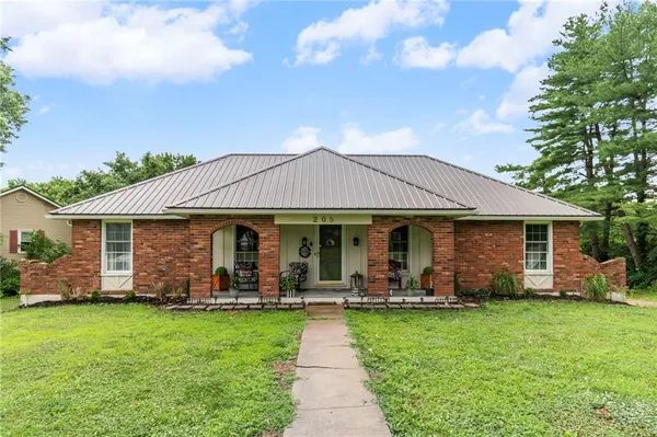 $341,900 | 205 East Dauxville Drive, Richmond, MO 64085