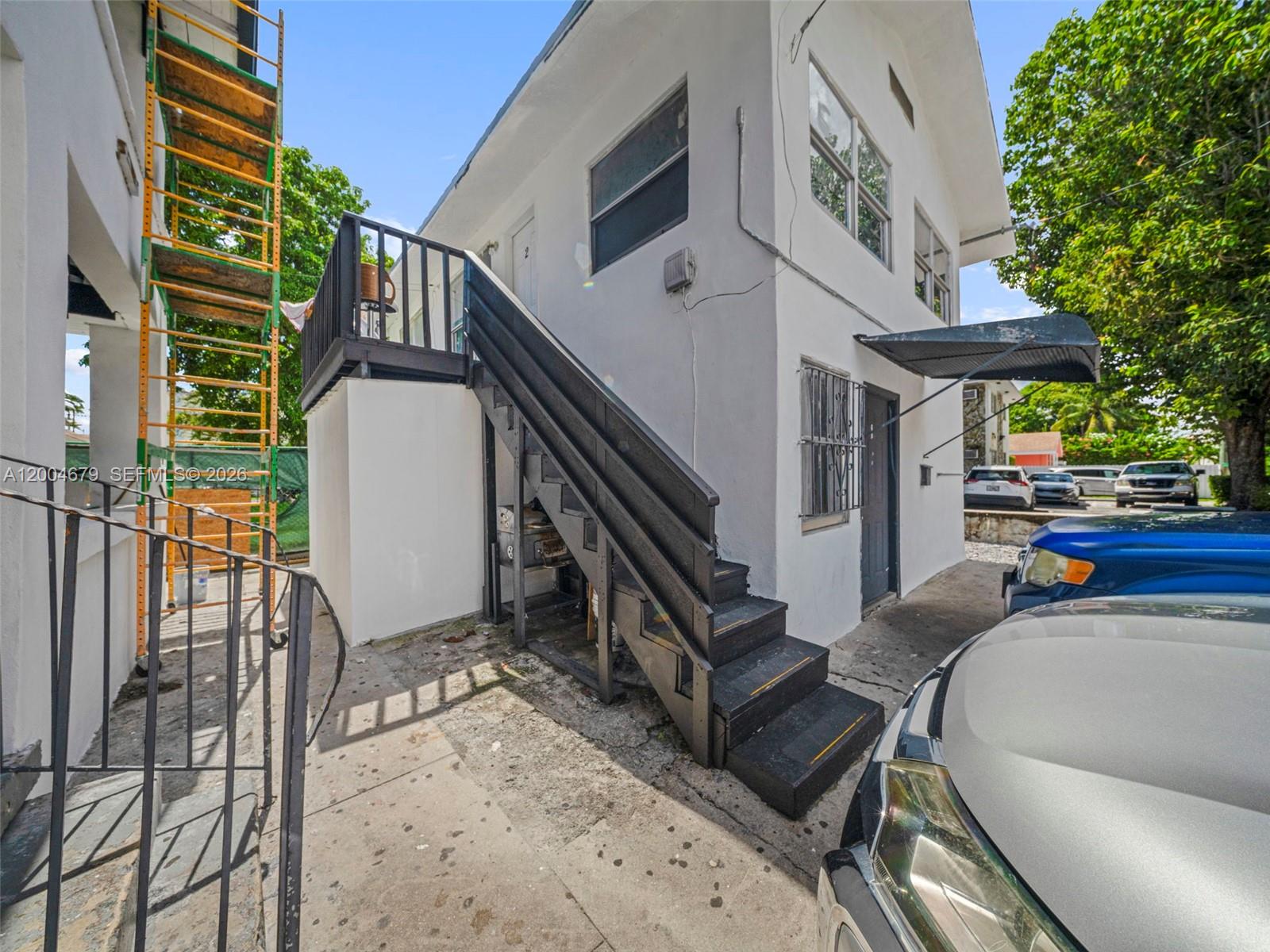 500 Southwest 8th Street Miami, FL 33130 - Photo 9 of 33 a view of outdoor seating