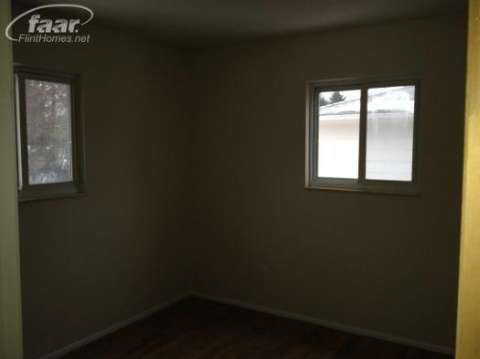 13289 Torrey Road Fenton, MI 48430 - Photo 8 of 15 20394775-7.JPG