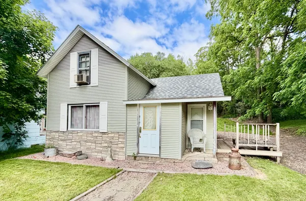 $42,500 | 305 Garfield Street South, Lake Benton, MN 56149