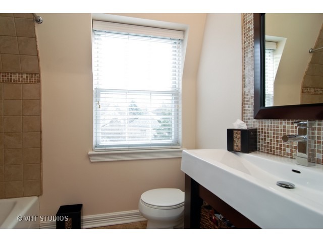 187 Akenside Road Riverside, IL 60546 - Photo 12 of 18