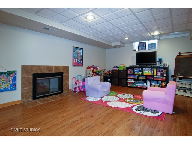 187 Akenside Road Riverside, IL 60546 - Photo 13 of 18