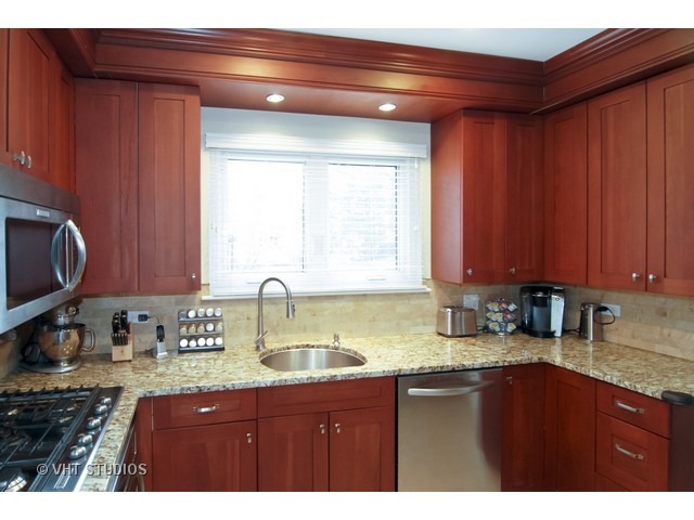 187 Akenside Road Riverside, IL 60546 - Photo 5 of 18