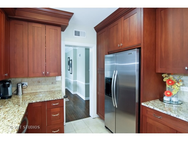 187 Akenside Road Riverside, IL 60546 - Photo 6 of 18