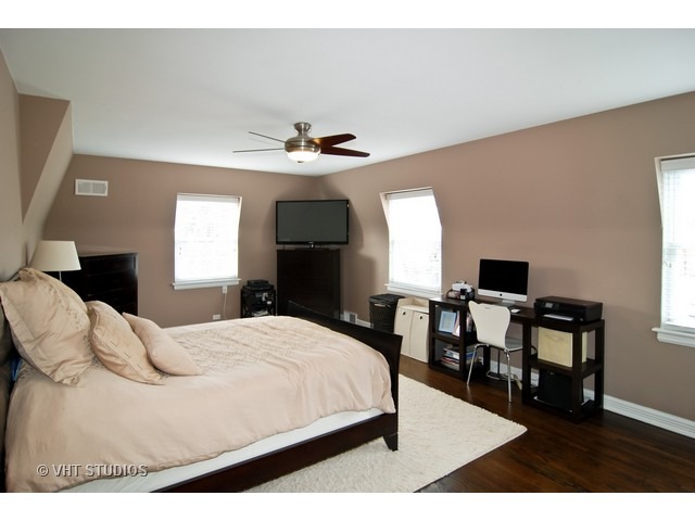 187 Akenside Road Riverside, IL 60546 - Photo 9 of 18