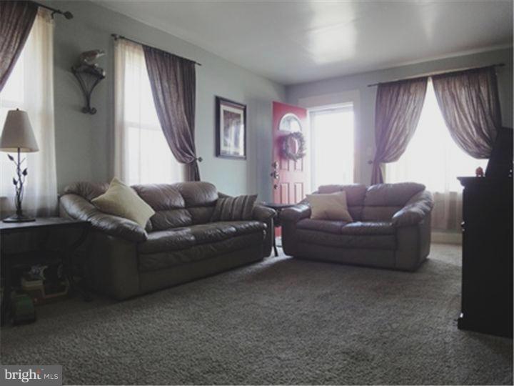 142 Yale Road Audubon, NJ 08106 - Photo 4 of 25 Living Room