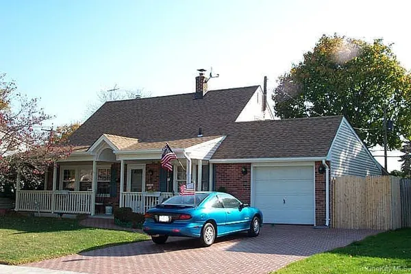 $599,000 | 64 Corncrib Lane, Levittown, NY 11756