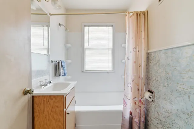 $144,900 | 809 3rd Street Southwest, Waseca, MN 56093