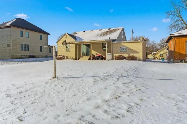 $144,900 | 809 3rd Street Southwest, Waseca, MN 56093