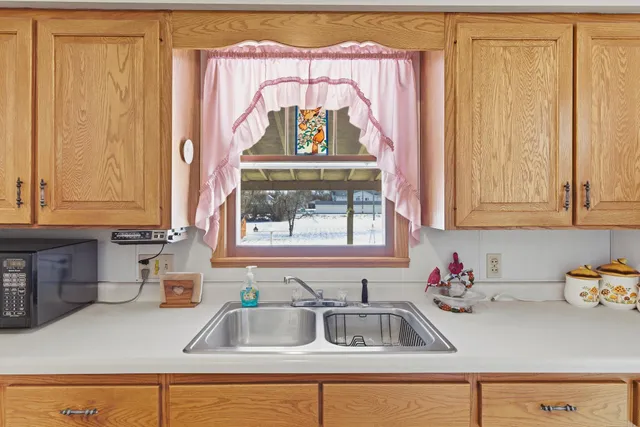 $144,900 | 809 3rd Street Southwest, Waseca, MN 56093