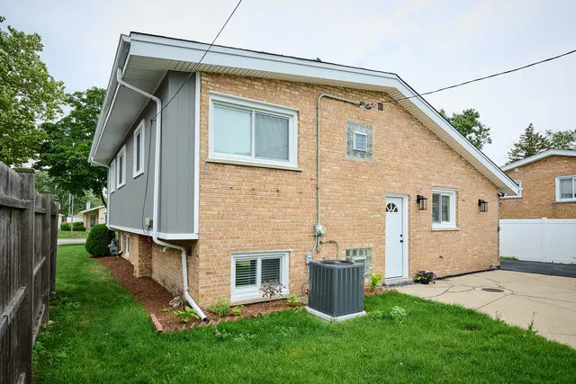 a view of backyard with a garden and trees