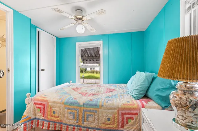 a view of a house with backyard and garden