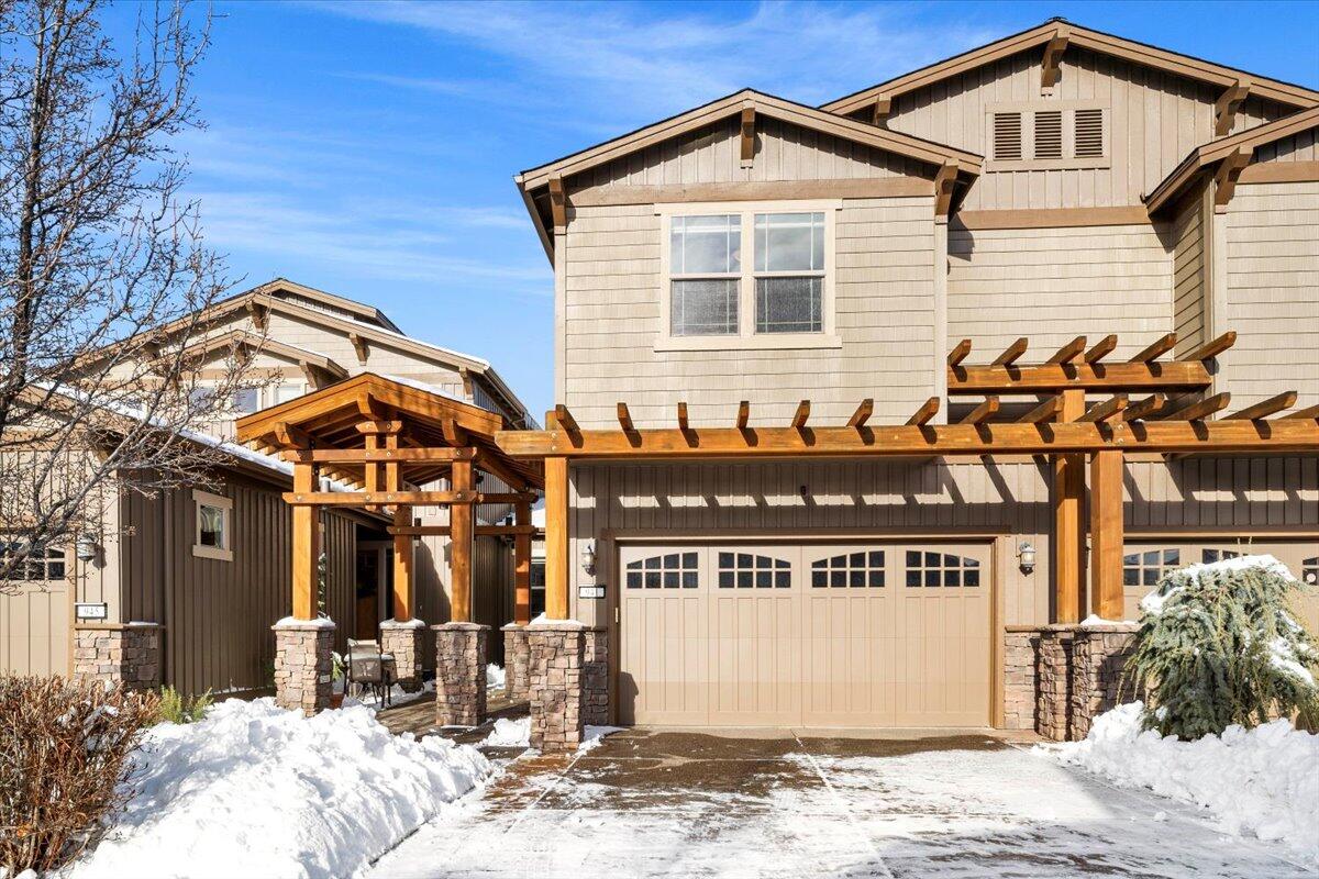 941 Southwest Vantage Point Way Bend, OR 97702 - Photo 9 of 52 03-Exterior