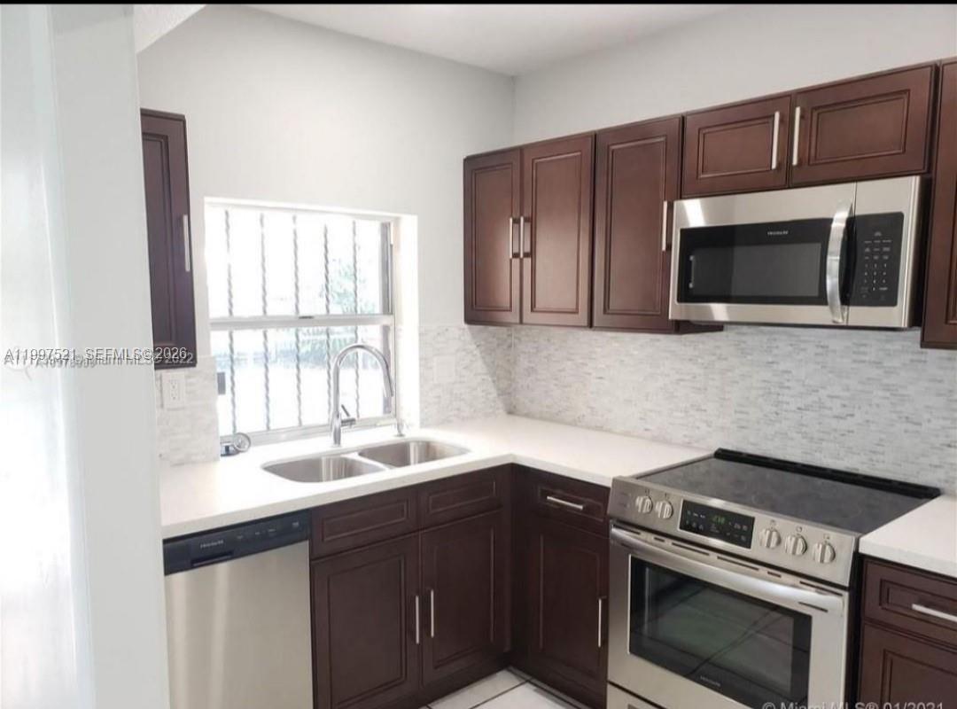 3040 Southwest 77th Court Miami, FL 33155 - Photo 13 of 32