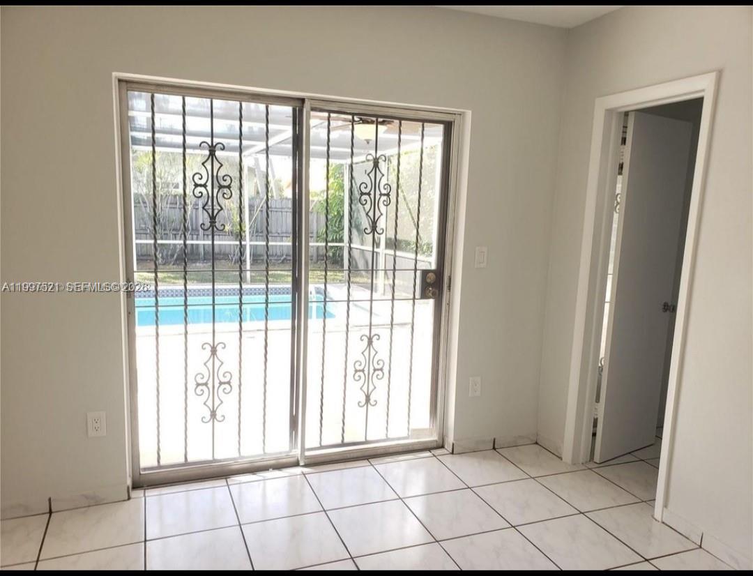 3040 Southwest 77th Court Miami, FL 33155 - Photo 8 of 32