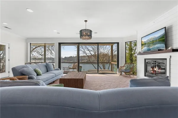 $2,500,000 | 20 H Street, Lake Lotawana, MO 64086