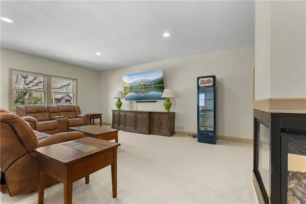$2,500,000 | 20 H Street, Lake Lotawana, MO 64086
