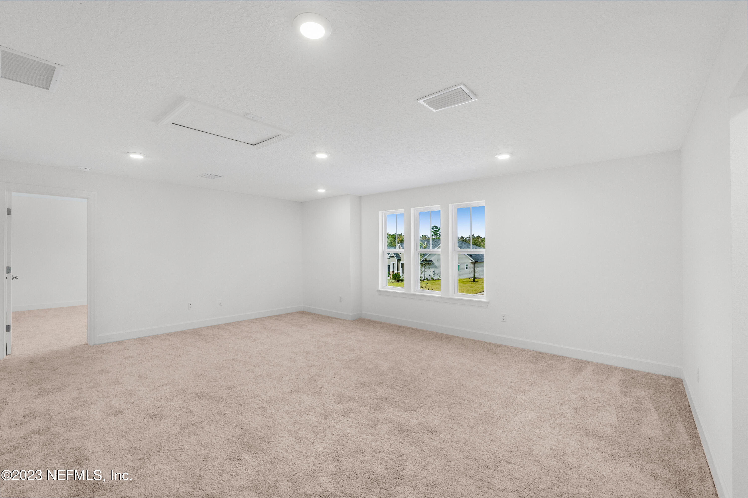 25 Shipman Court St. Augustine, FL 32092 - Photo 8 of 12 an empty room with a window