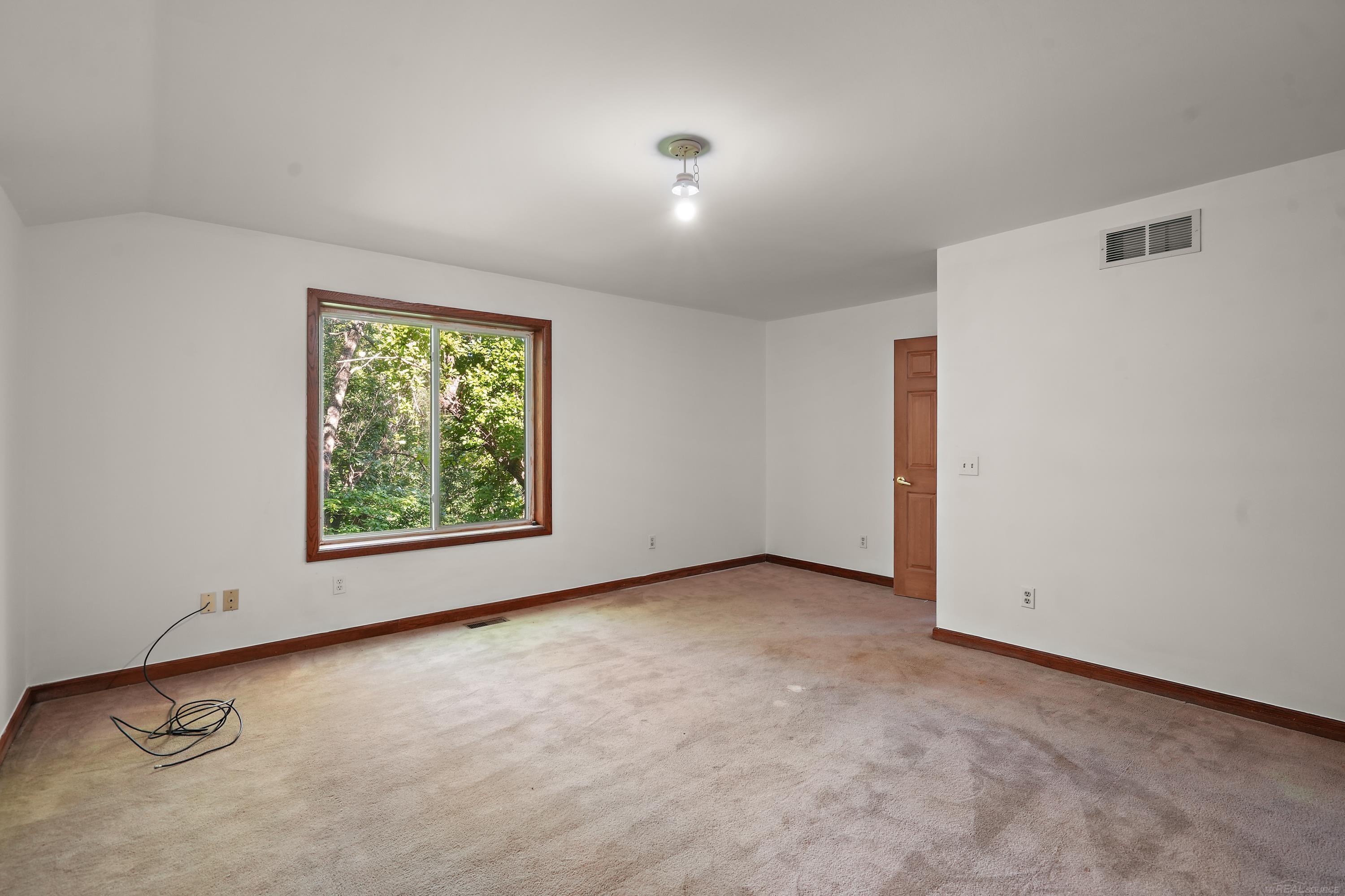 11535 Longden Pinckney, MI 48169 - Photo 25 of 75 50214482-0db6f5dd-fcbe-423d-9aa9-bc0f4d000351.JPG