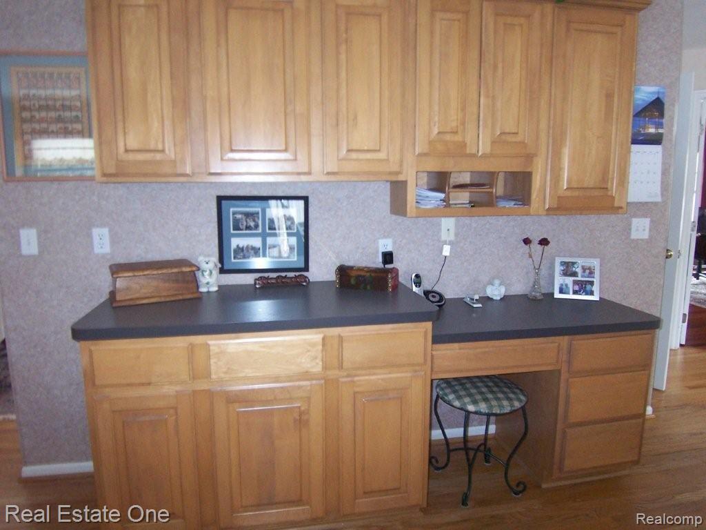 7635 Hunters Pointe Brighton, MI 48116 - Photo 8 of 25 Desk Area