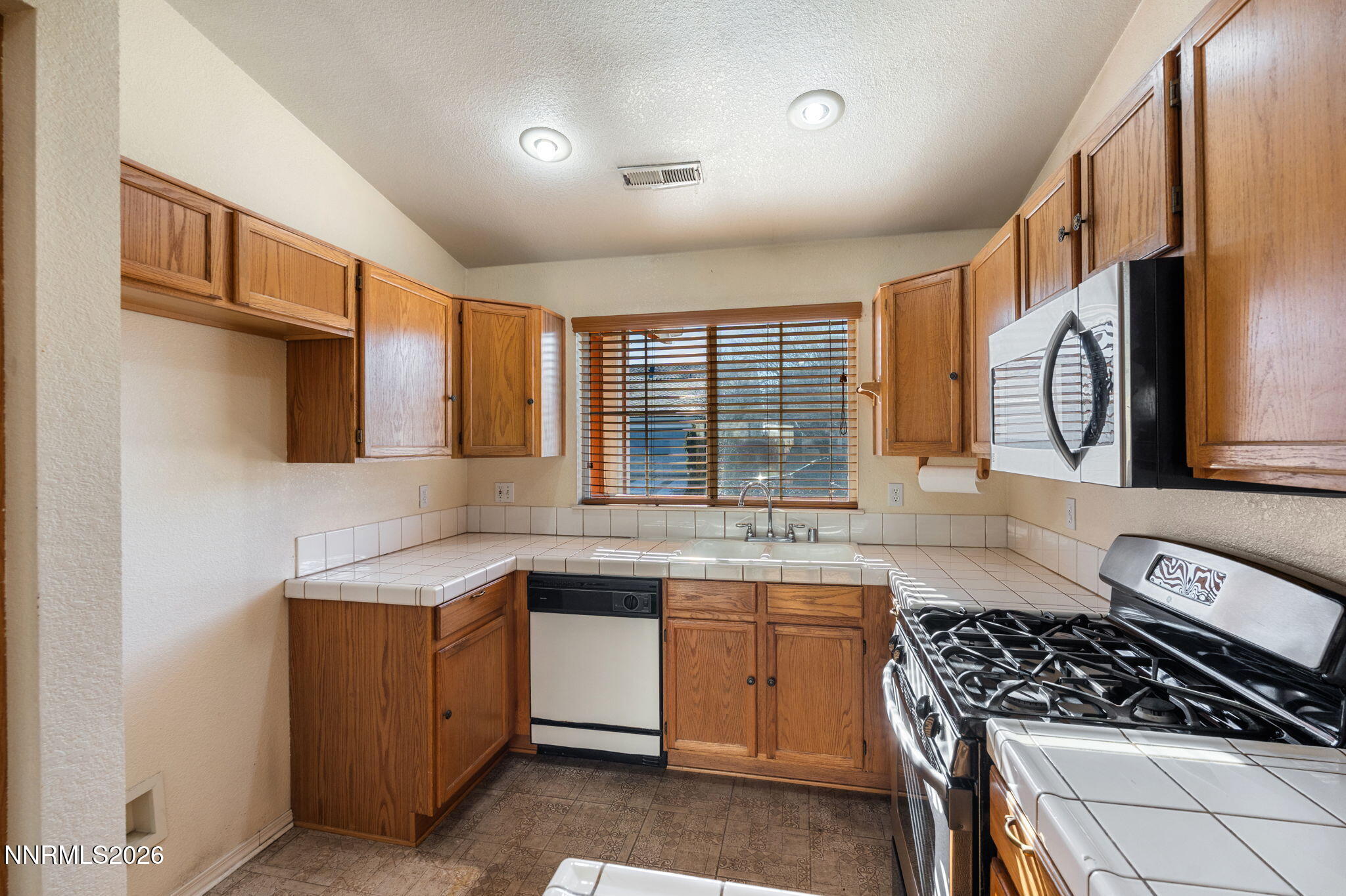 4531 China Rose Circle Reno, NV 89502 - Photo 17 of 33 17-web-or-mls-DSC06208