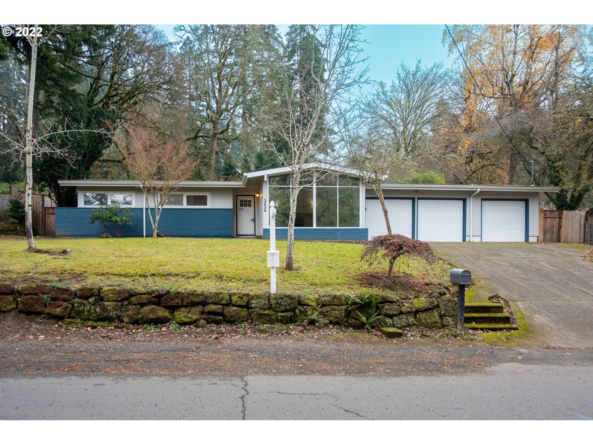 2424 Greentree Road Lake Oswego, OR 97034 - Photo 1 of 32 Gallery Image 1