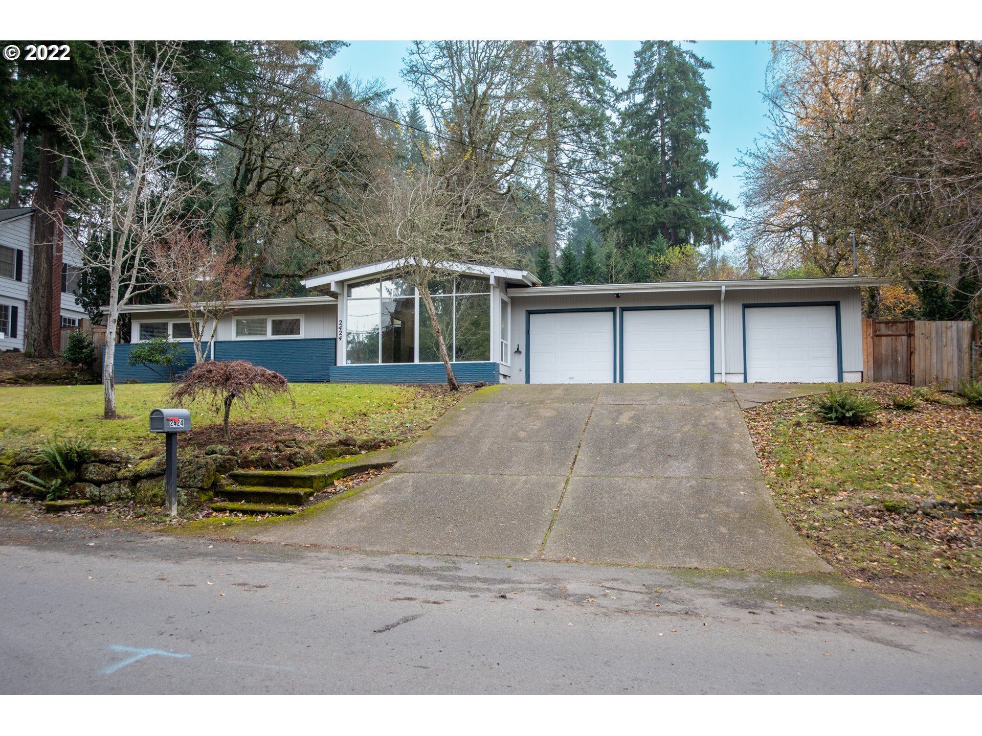 2424 Greentree Road Lake Oswego, OR 97034 - Photo 12 of 32 Gallery Image 12