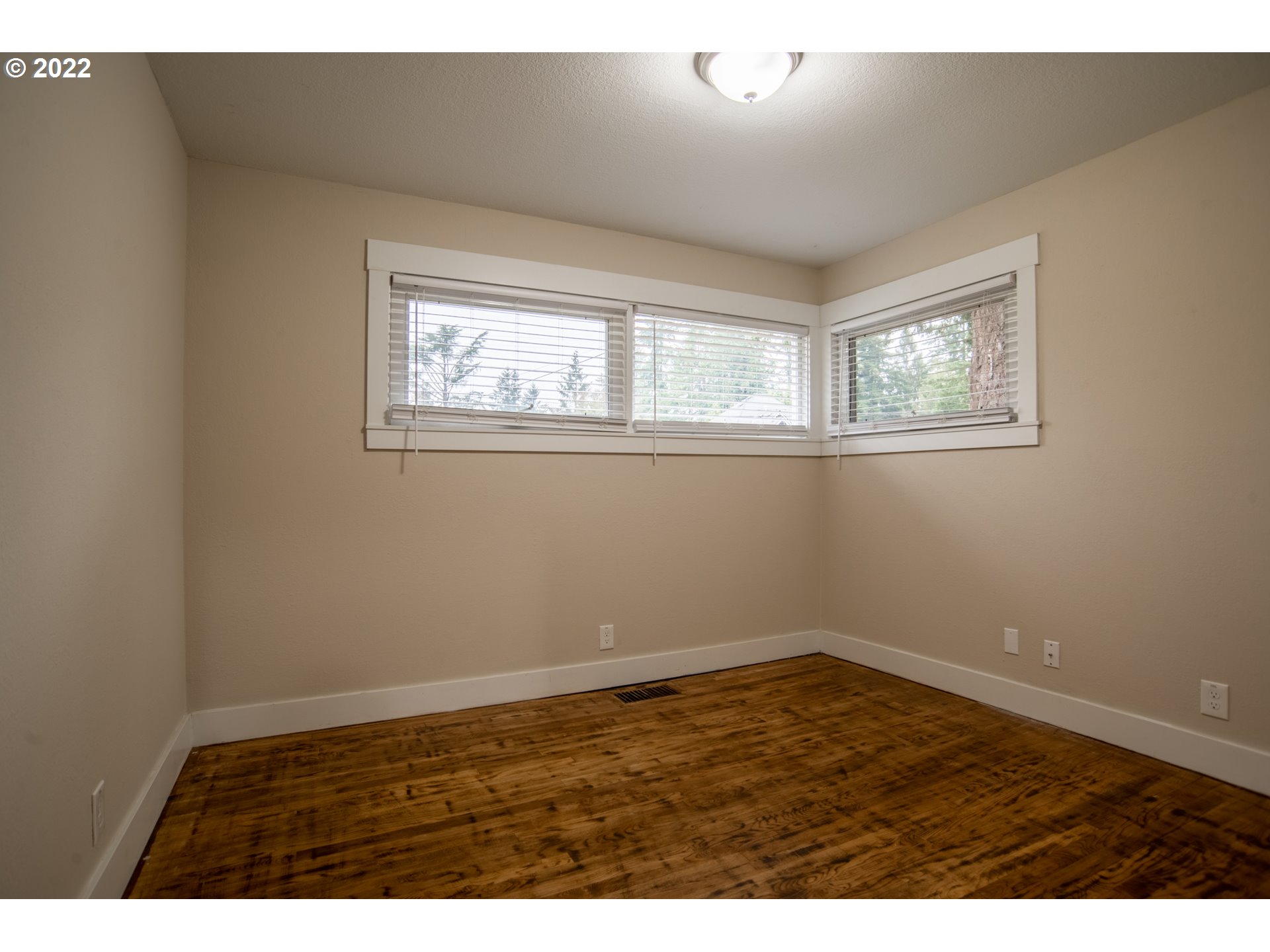 2424 Greentree Road Lake Oswego, OR 97034 - Photo 13 of 32 Gallery Image 13