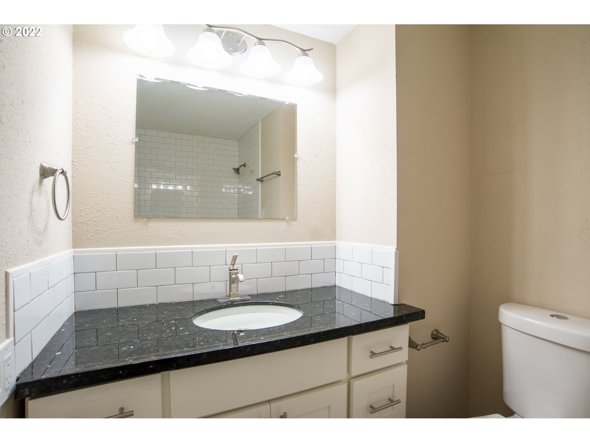 2424 Greentree Road Lake Oswego, OR 97034 - Photo 14 of 32 Gallery Image 14