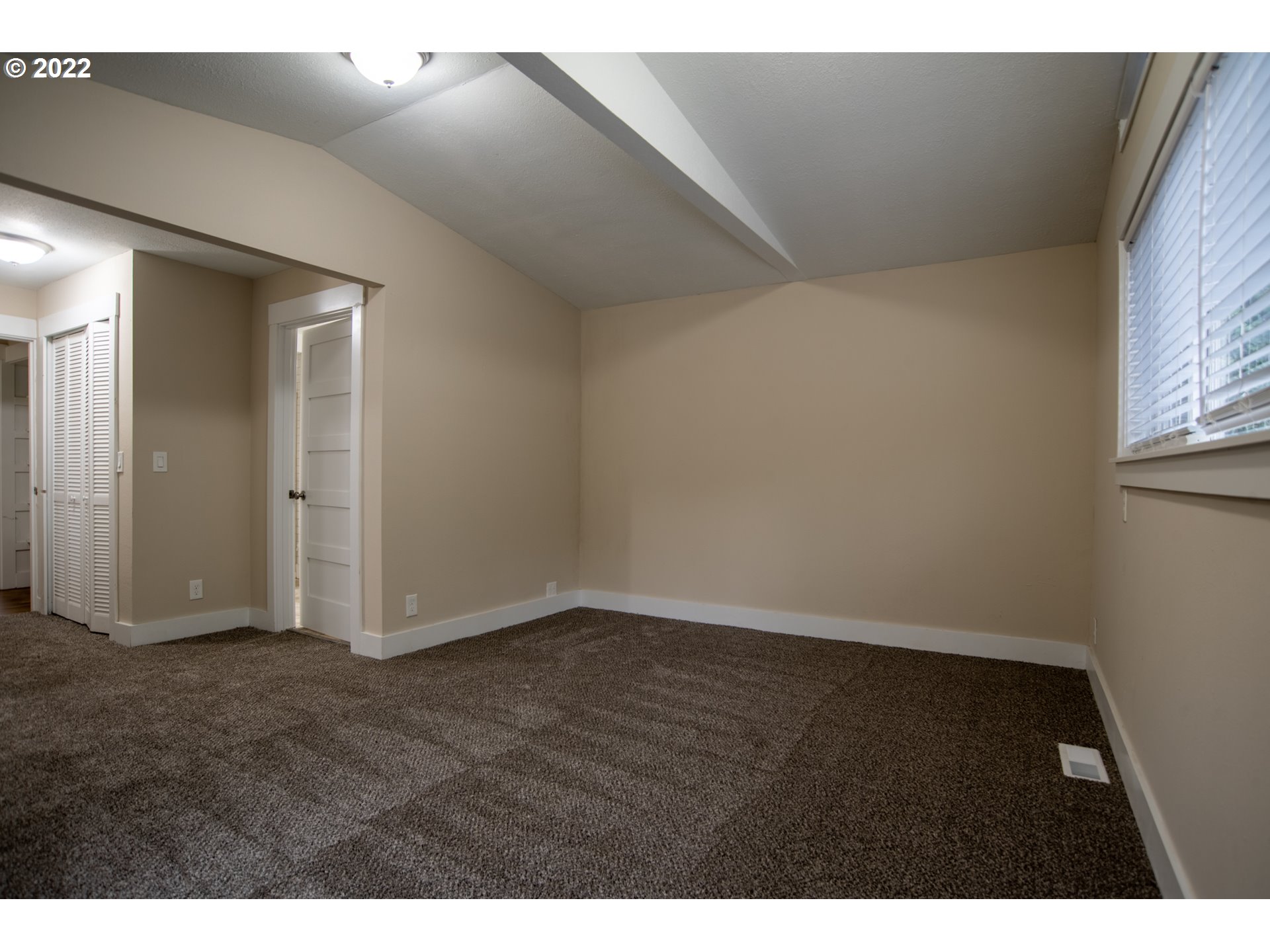 2424 Greentree Road Lake Oswego, OR 97034 - Photo 8 of 32 Gallery Image 8