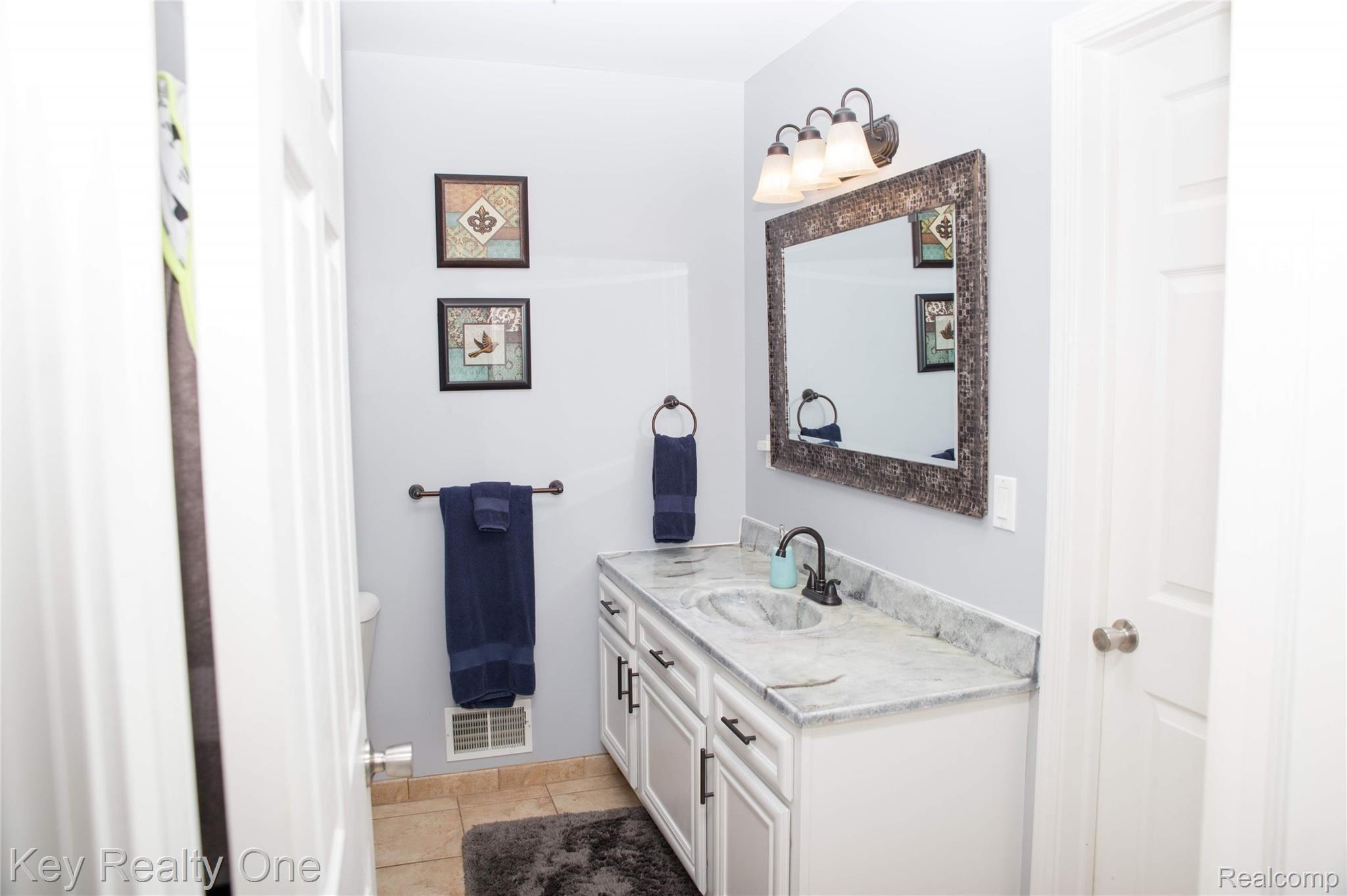 6930 Ball Road Romulus, MI 48174 - Photo 11 of 21 Master bath