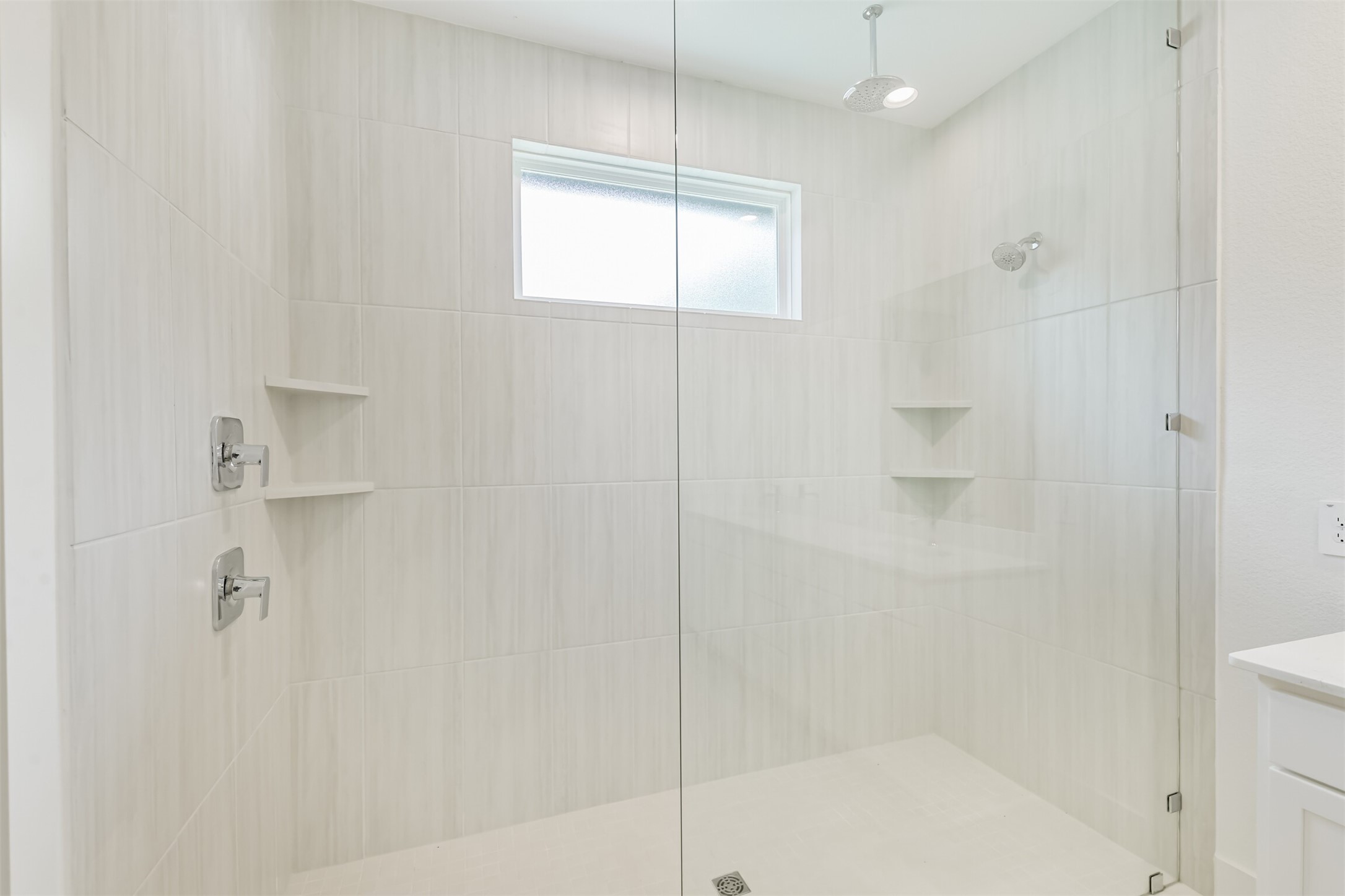 218 Springfield Terrace Drive Conroe, TX 77304 - Photo 28 of 39 Dual valve primary shower.