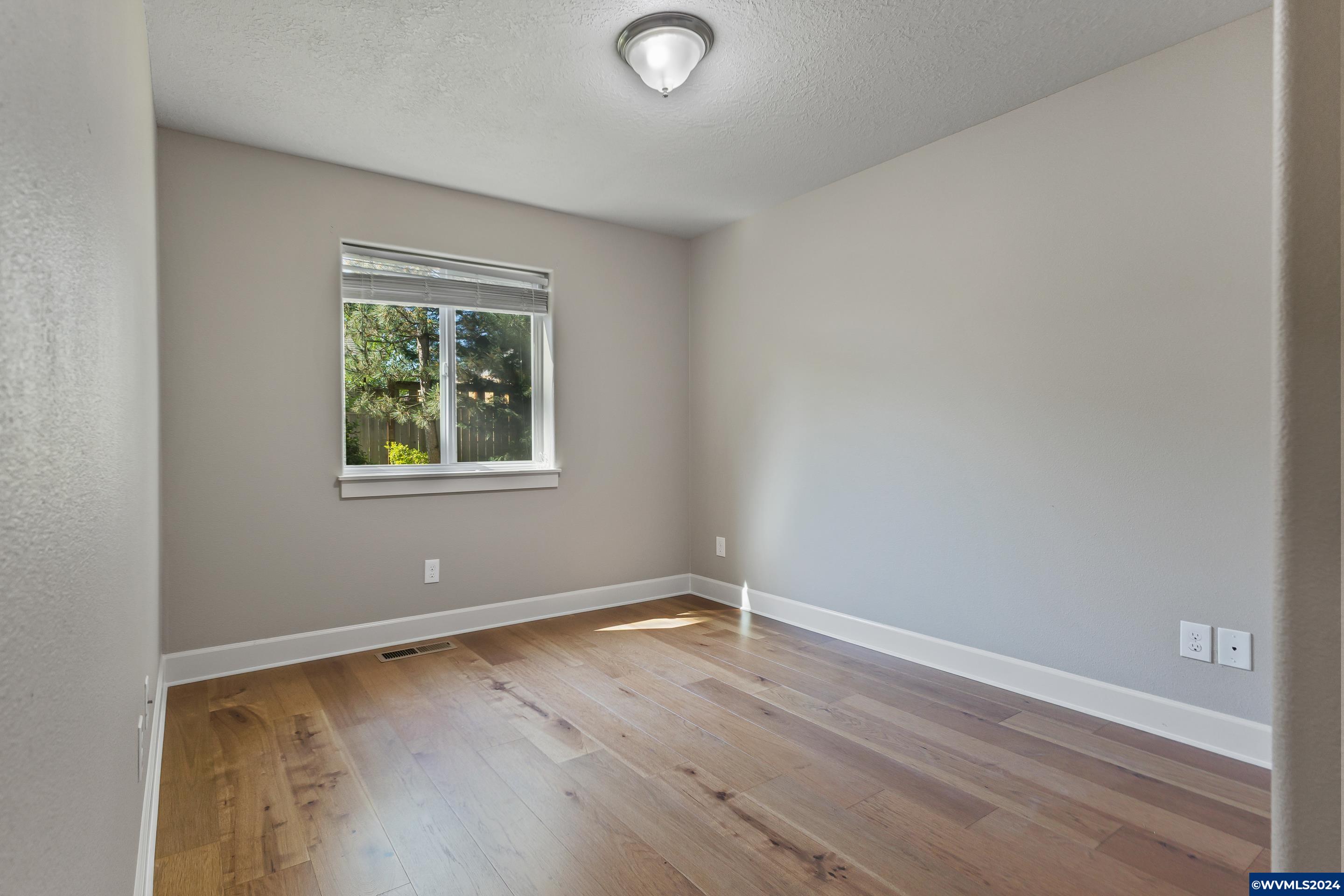 437 Northwest Reed Lane Dallas, OR 97338 - Photo 10 of 27