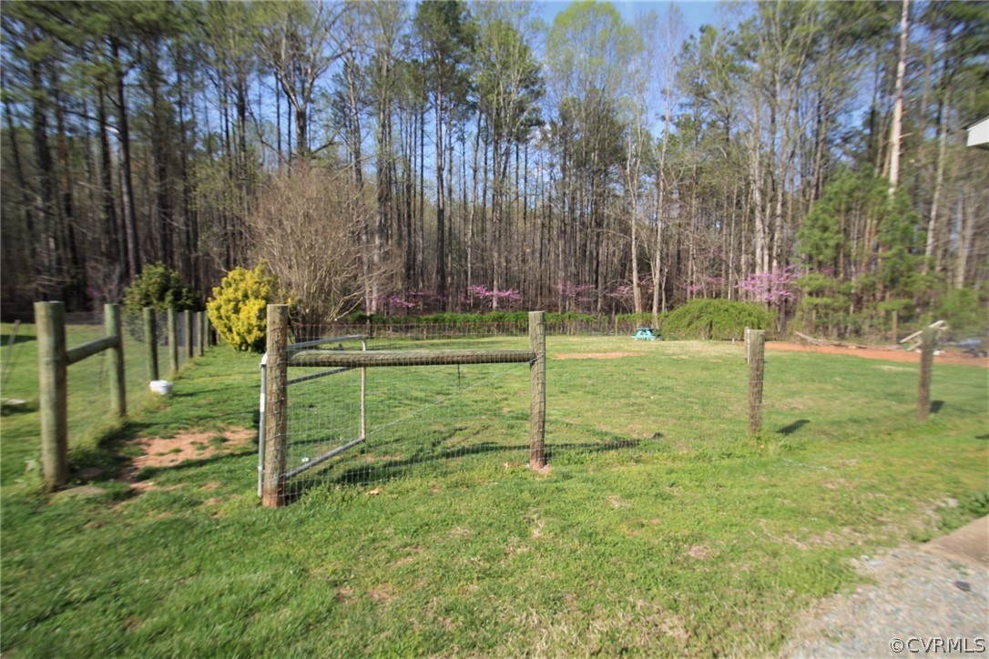 802 Scotts Bottom Road Dillwyn, VA 23936 - Photo 5 of 28 a view of a park