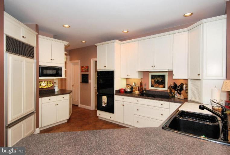 314 Tschiffely Square Road Gaithersburg, MD 20878 - Photo 3 of 12 Kitchen